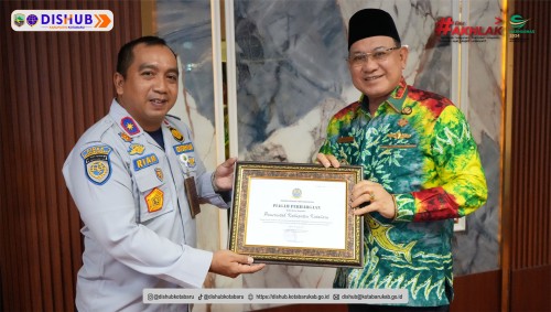 dishub kotabaru Pemerintah Kabupaten Kotabaru Raih Penghargaan Komitmen Tinggi Wujudkan Kendaraan yang Berkeselamatan dari Kemenhub