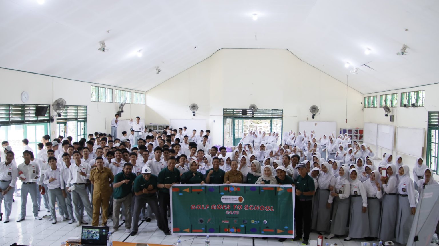 Golf-Goes-to-School-PGI-Kotabaru-Perkenalkan-Olahraga-Golf-kepada-Pelajar-1536x862